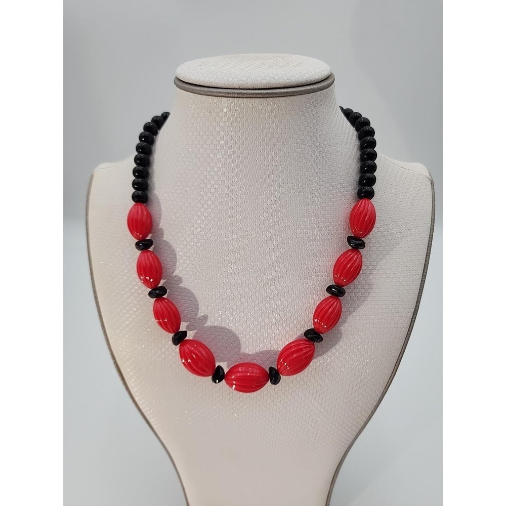 Vintage retro mod‎ 1970's red & black beaded 18.5" necklace